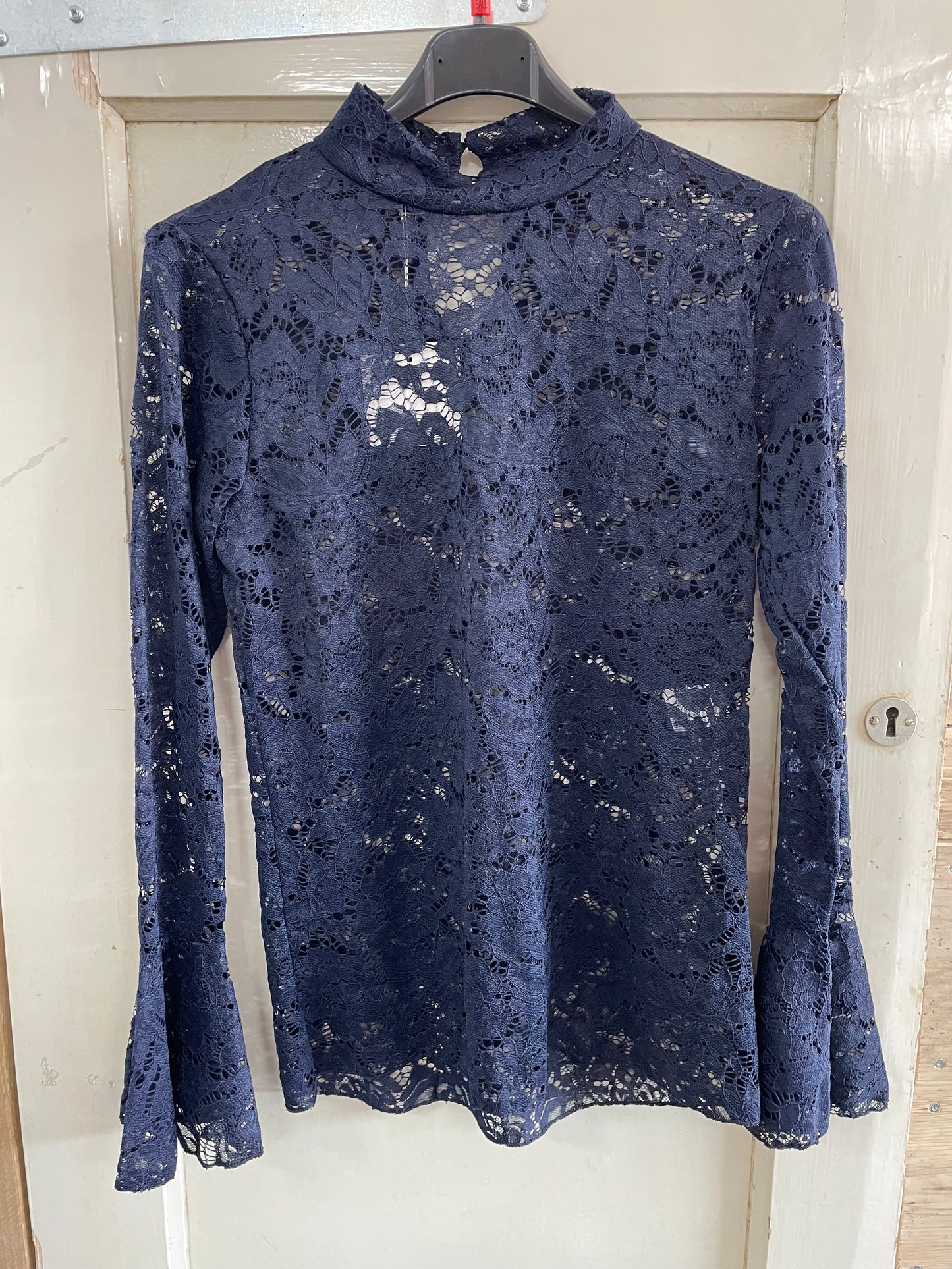 VIRAL TOP ‘LACE' | DONKERBLAUW