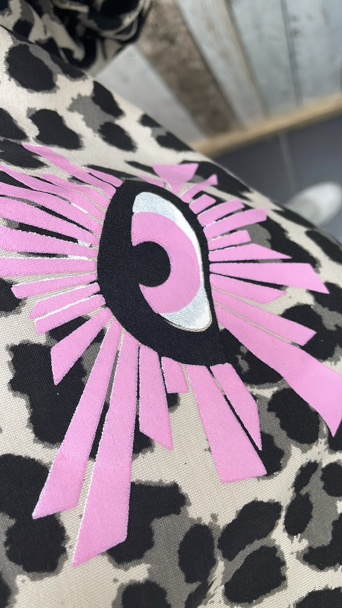 SWEATER 'OOG' | ZWART (PANTER)