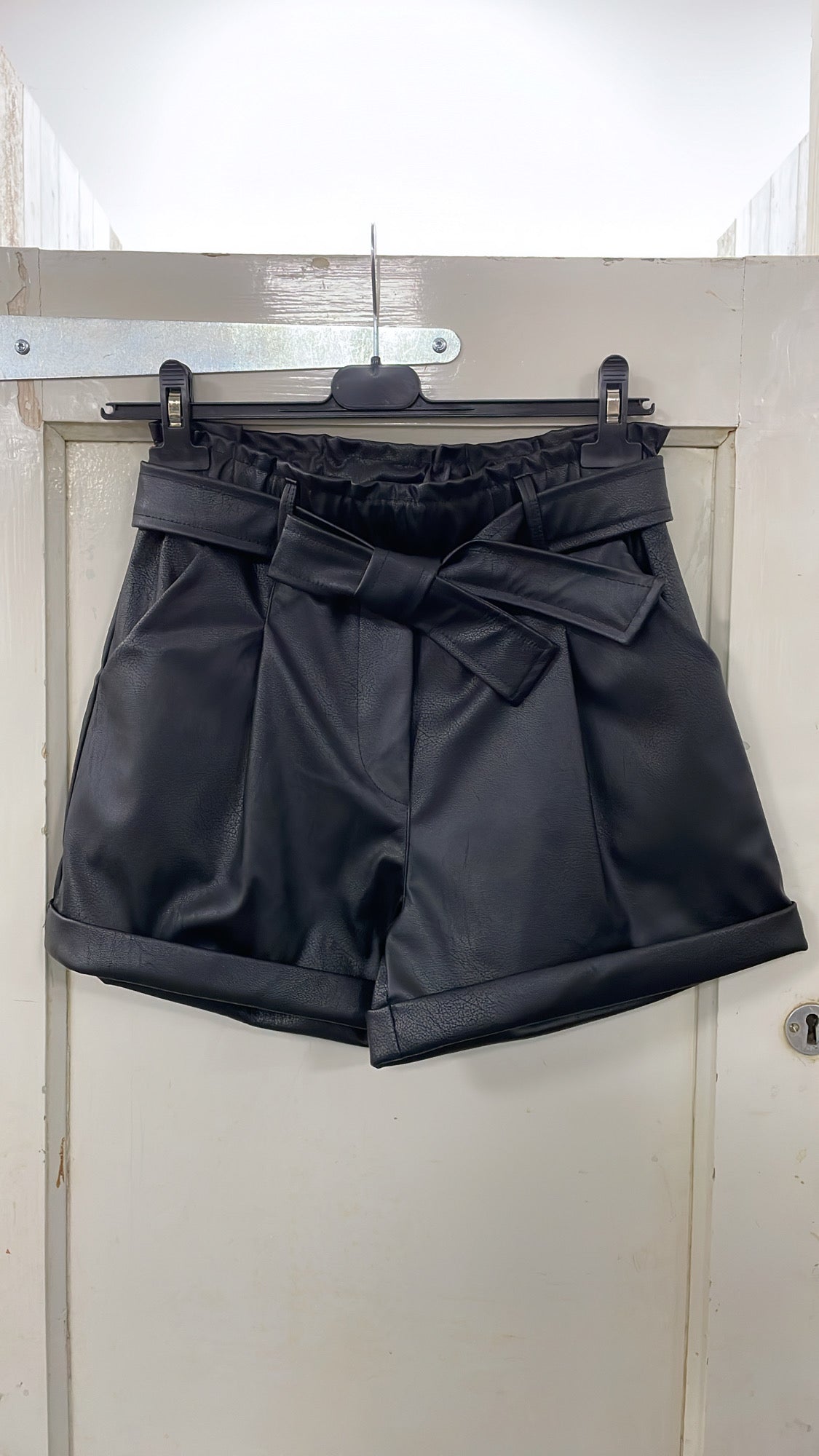 KORTE BROEK | LEATHERLOOK