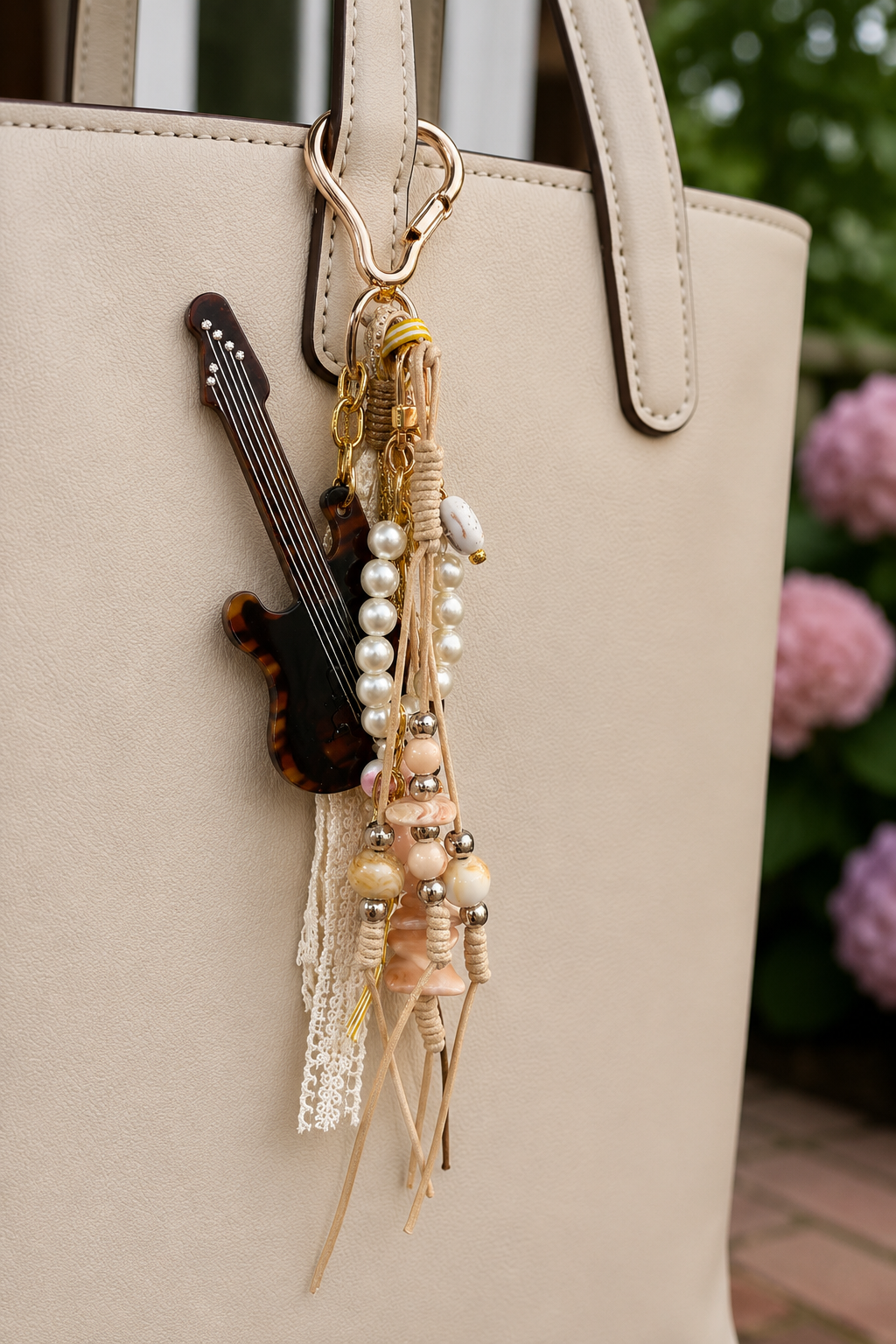 TASSENHANGER 'GITAAR' | BEIGE