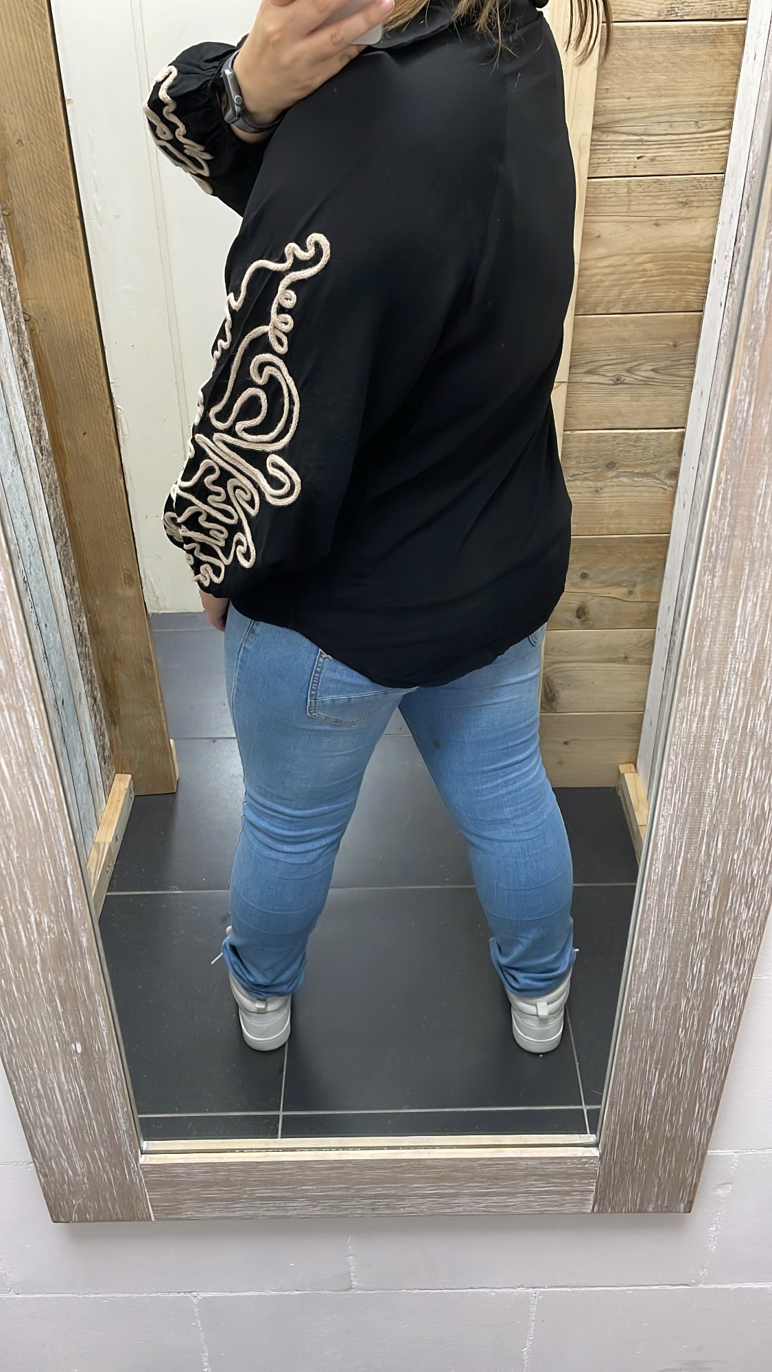 BLOUSE 'BORDUURSEL' | ZWART