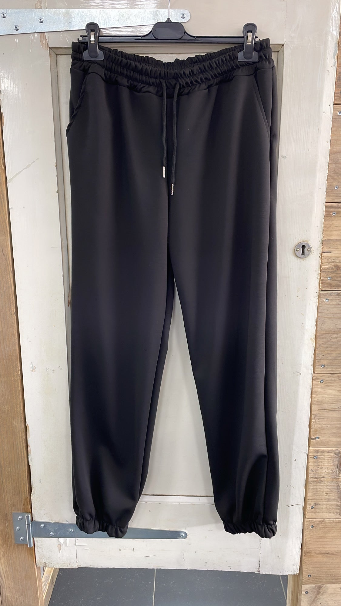 PS JOGGINGBROEK 'GESMOKT' | ZWART