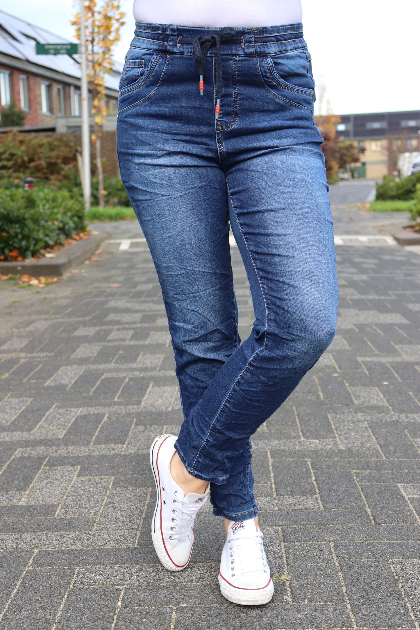 KAROSTAR 'JOGGING BIES’ | DONKERJEANS