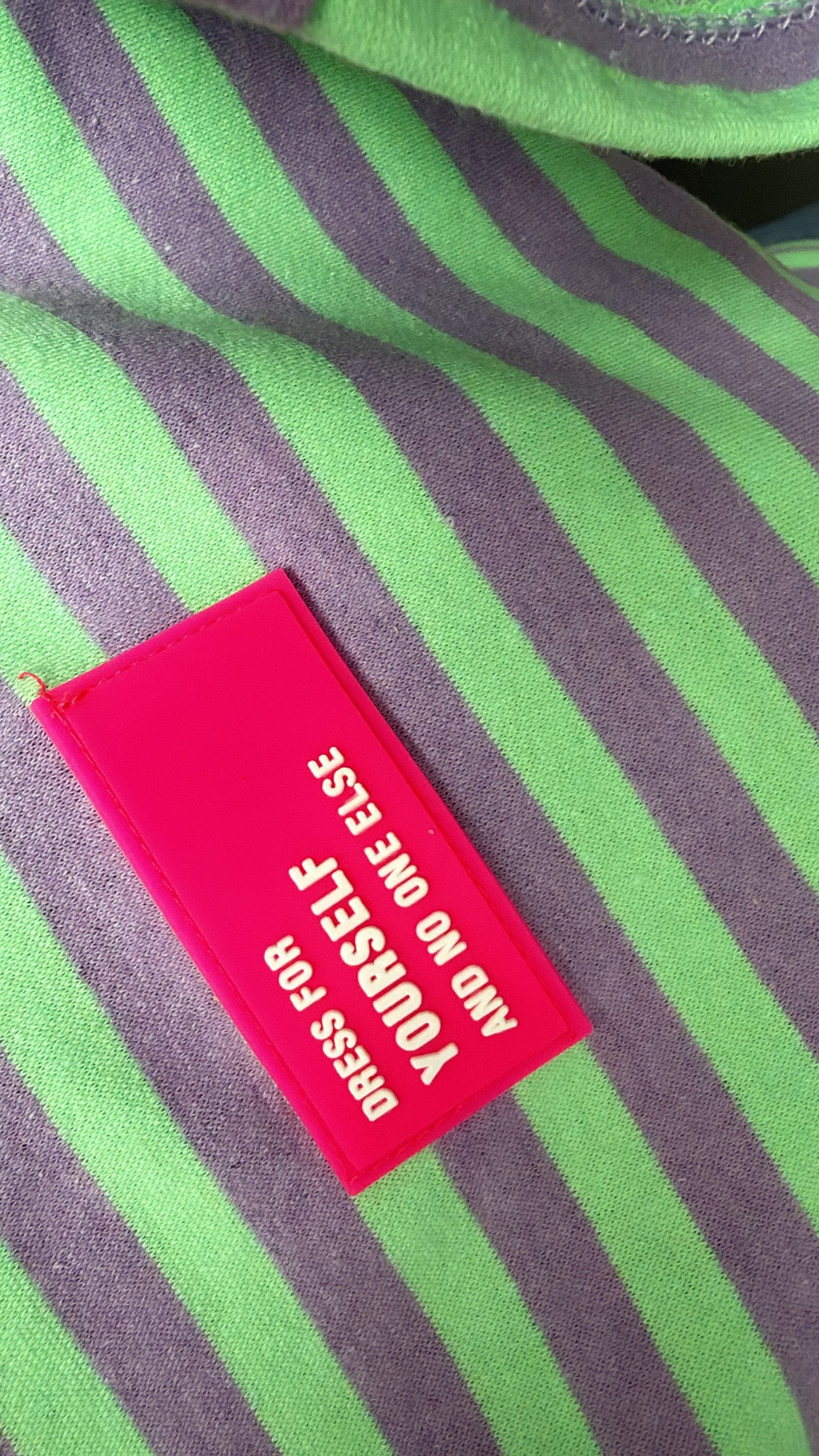 PS TOP ‘STREPEN EMBLEEM' | LILA/GROEN