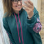 PS SWEATER 'ICONIC' | DONKERGROEN