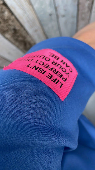 COMFY PAK LANG 'EMBLEEM' | BLAUW