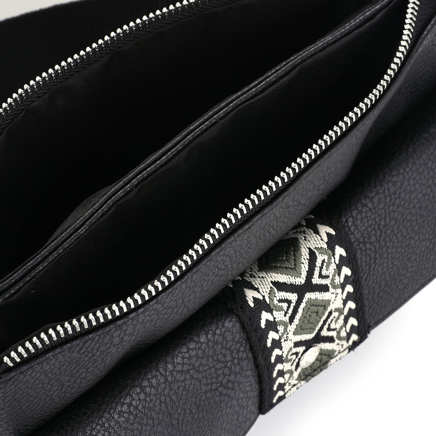 KLEINE TAS 'AZTEC FLAP' | ZWART