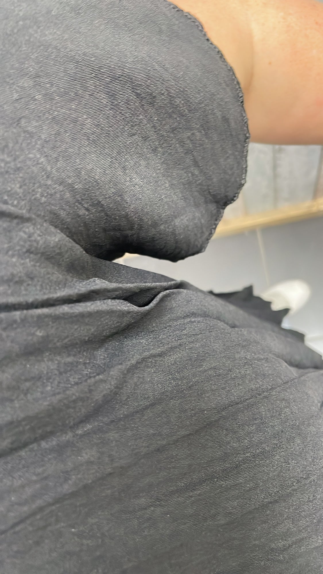 PS BLOUSE 'PLISSÉ' | ZWART