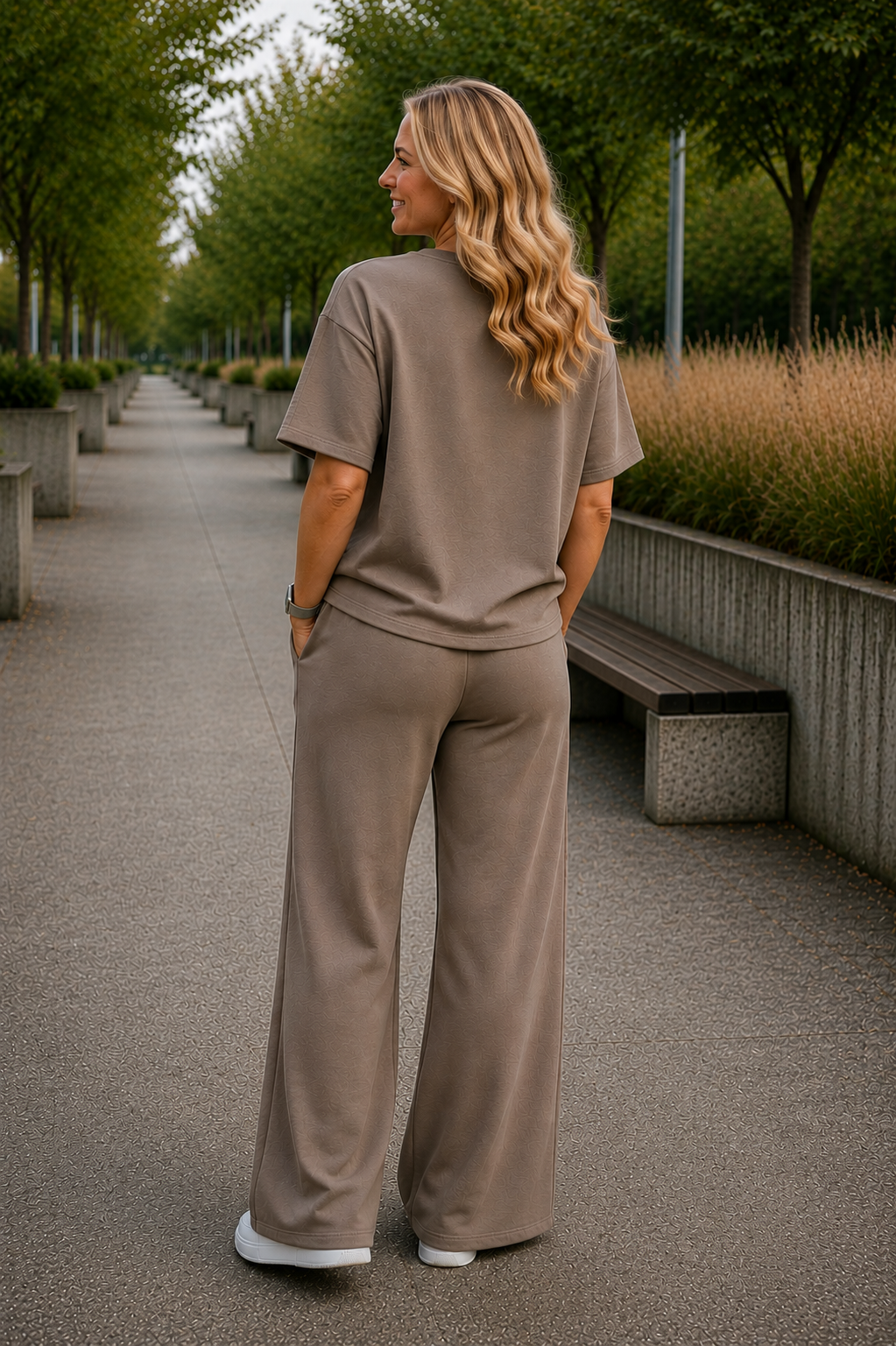 COMFY PAK 'EMBLEEM' | TAUPE