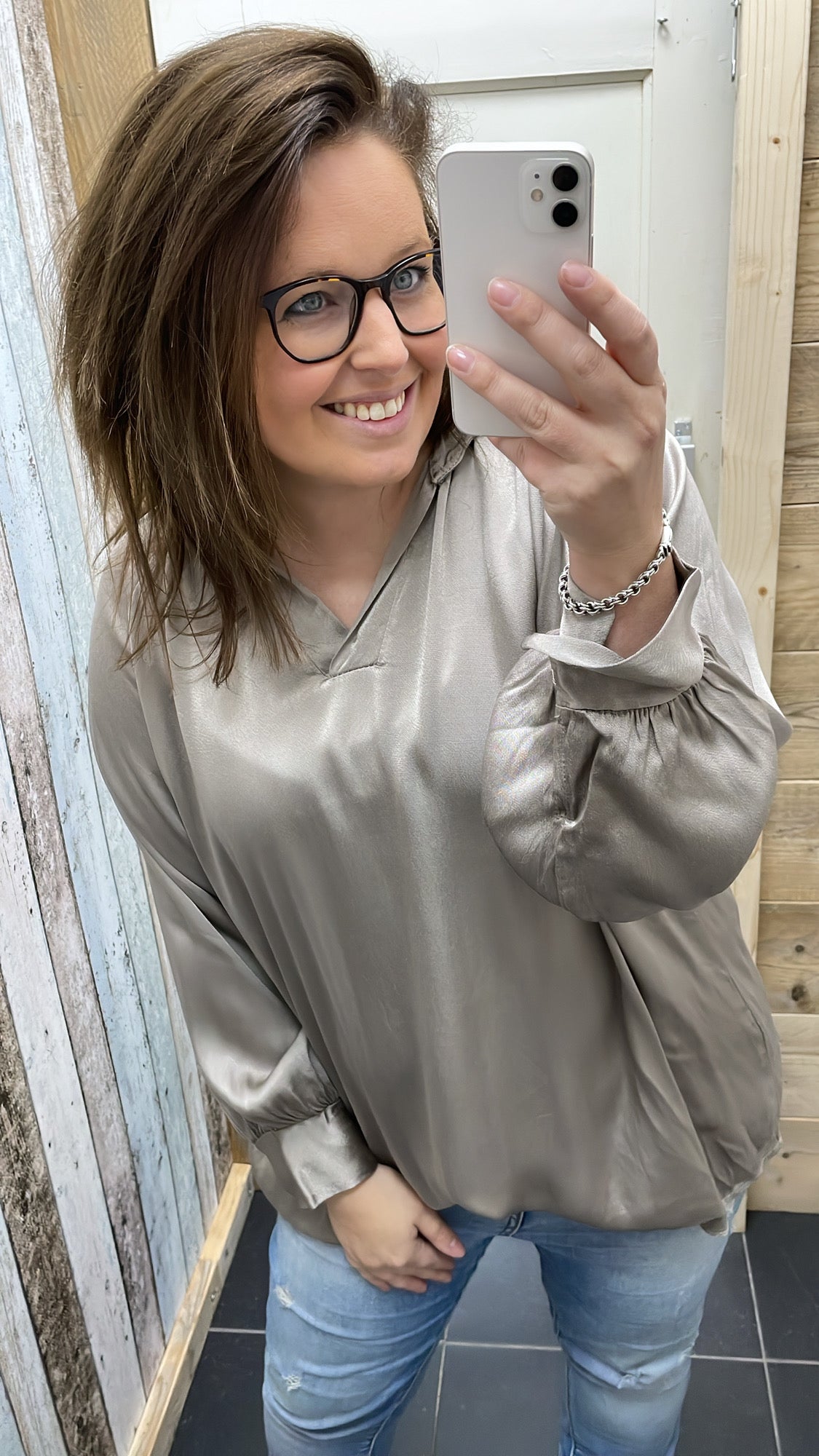 PS BLOUSE 'ZIJDE V-HALS' | ZILVER