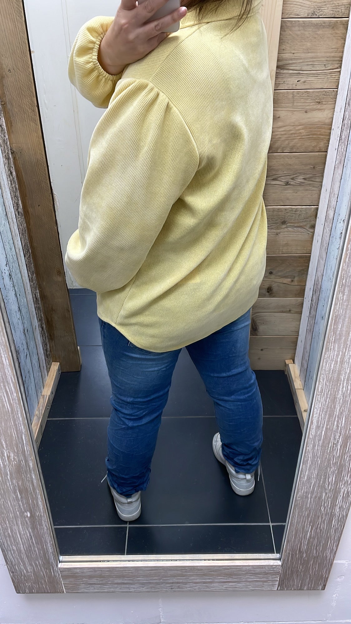 PS TRUI 'V-HALS' | ZACHTGEEL