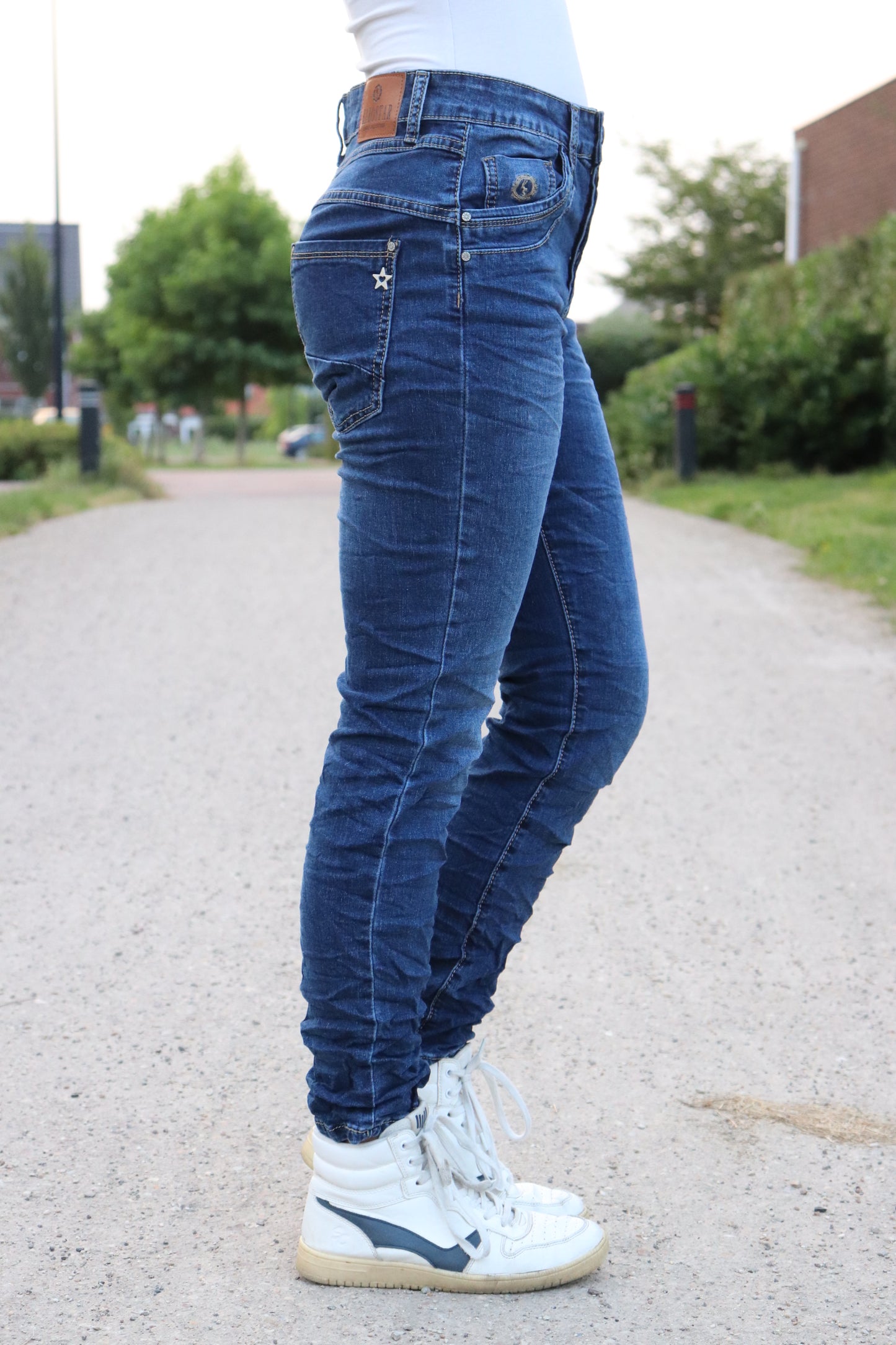 KAROSTAR 'ZIGZAG KNOPEN' | DONKER JEANS